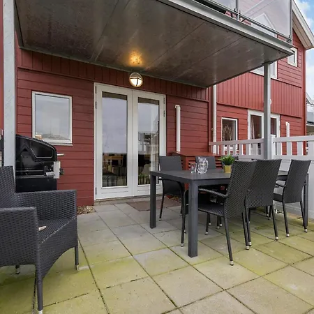 2 Bedroom Awesome In Ferienhaus Hadsund