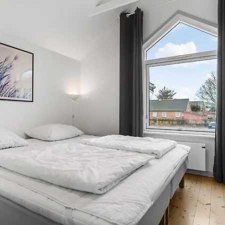 2 Bedroom Awesome In Ferienhaus